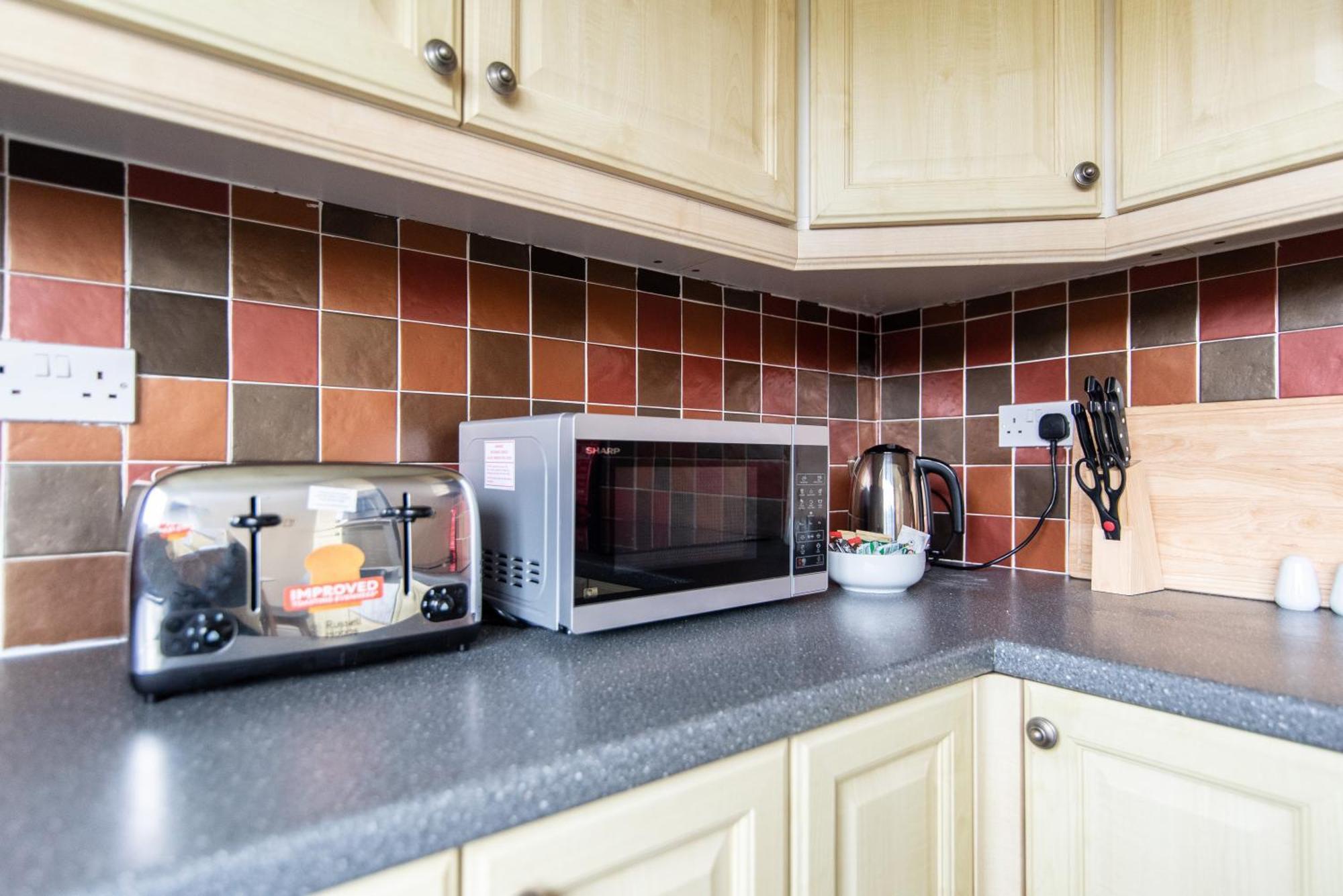 3 Bed Apartment - Perfect For Contractors Near Liverpool Airport Hale  Εξωτερικό φωτογραφία