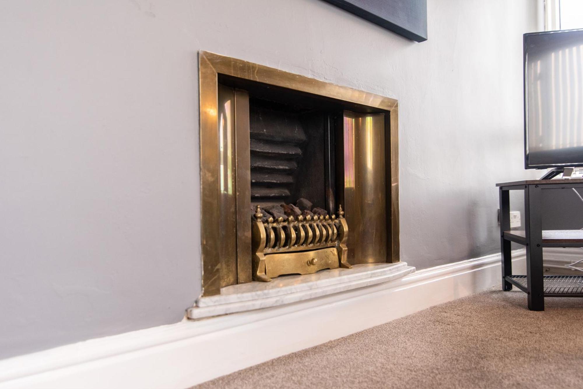 3 Bed Apartment - Perfect For Contractors Near Liverpool Airport Hale  Εξωτερικό φωτογραφία