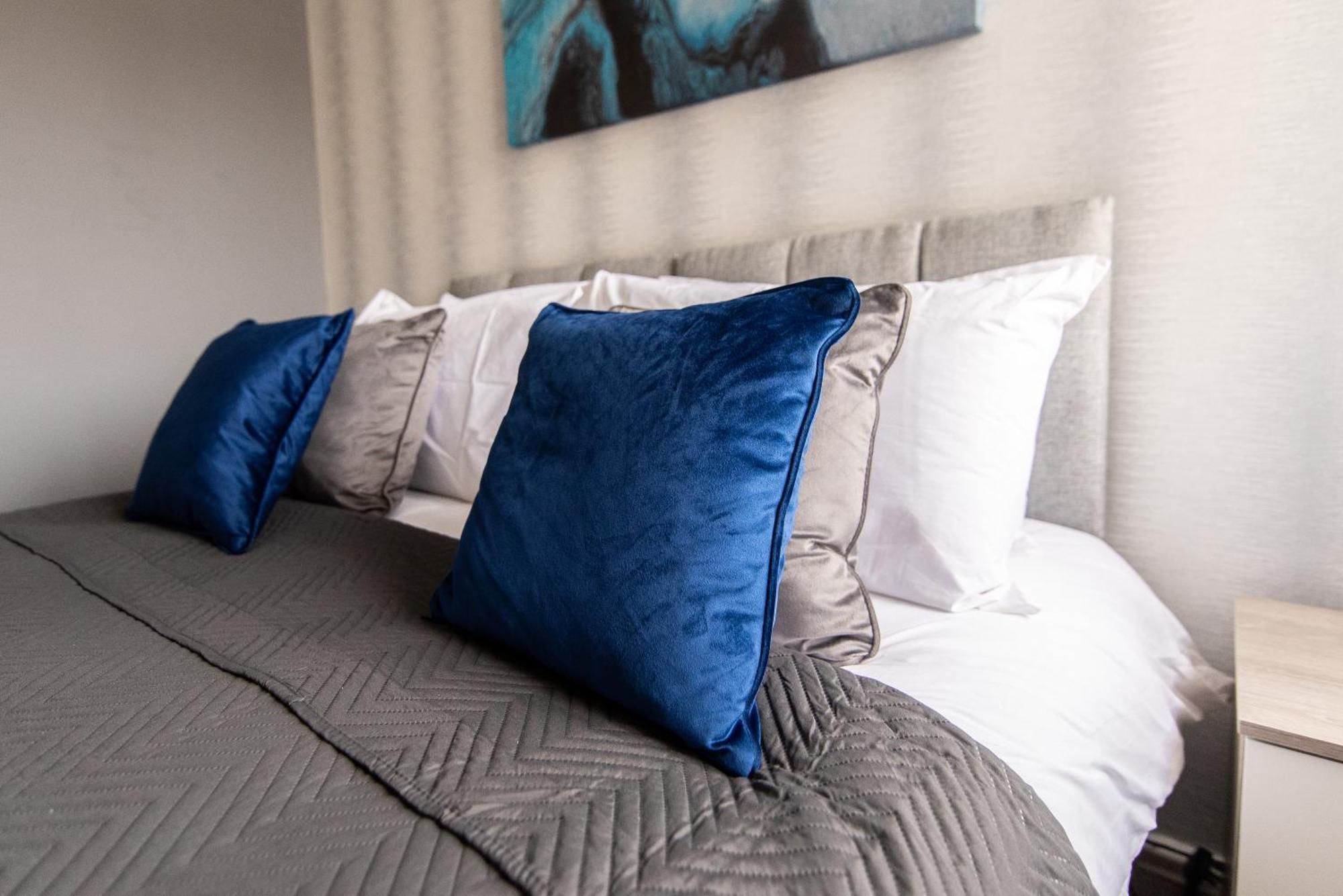 3 Bed Apartment - Perfect For Contractors Near Liverpool Airport Hale  Εξωτερικό φωτογραφία